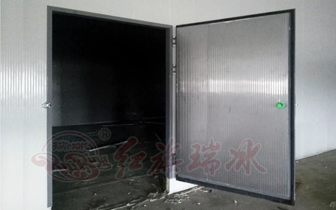 冷庫(kù)平開(kāi)門